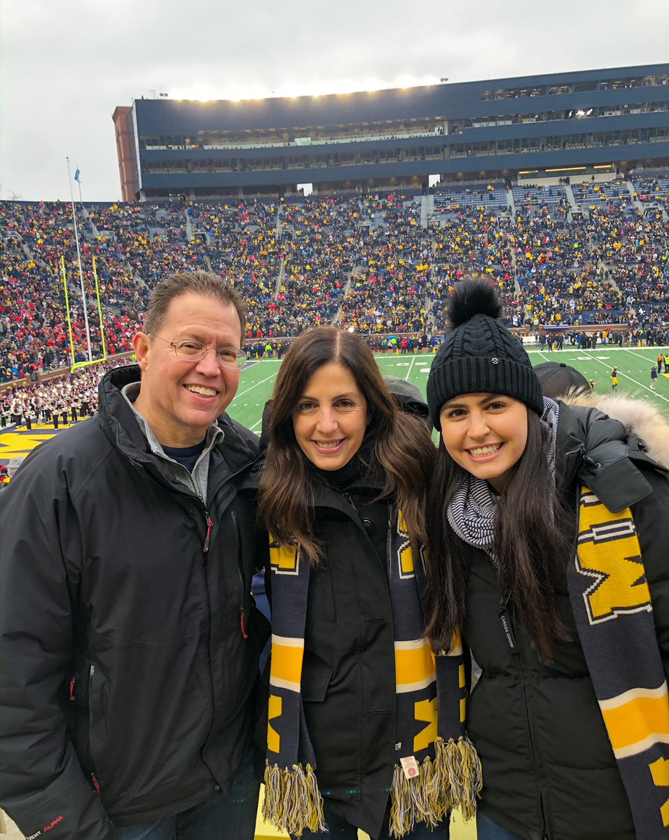 jamiebronska's tweet photo. 💛💙💛💙 #BigHouseLive https://t.co/O0pD6Zi8Uk
