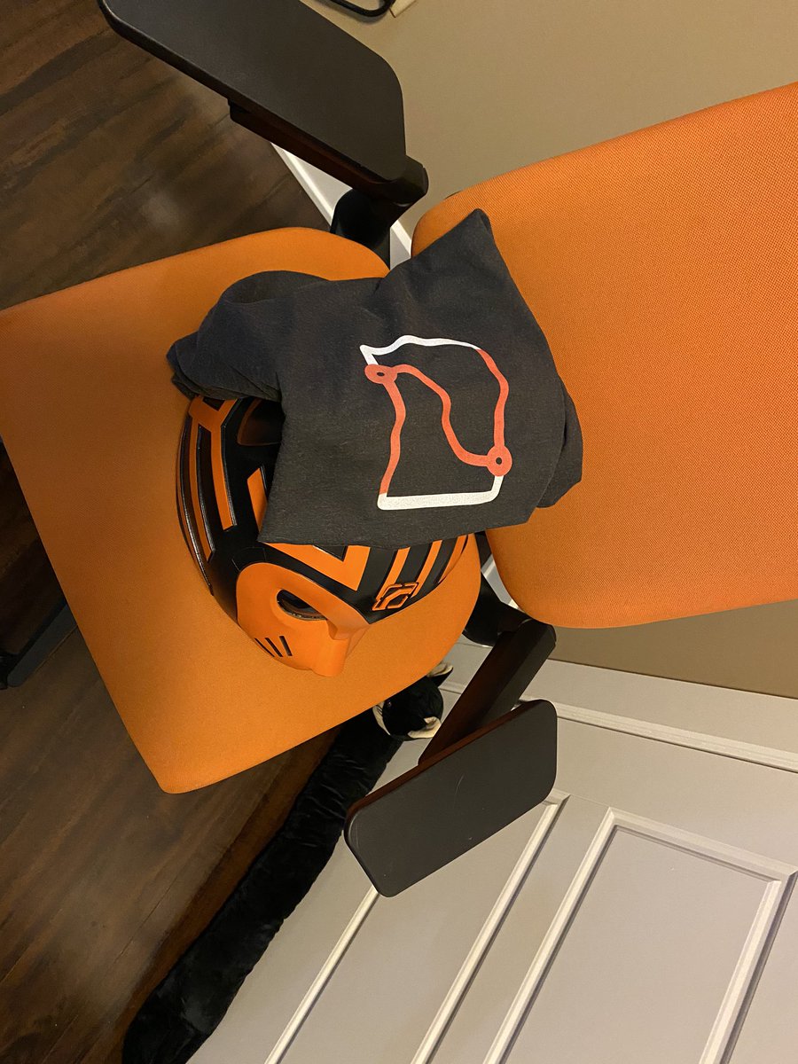 mxeon1001's tweet photo. My shirt arrived so fast! #nodevember #hopscat https://t.co/J47vfE66vJ