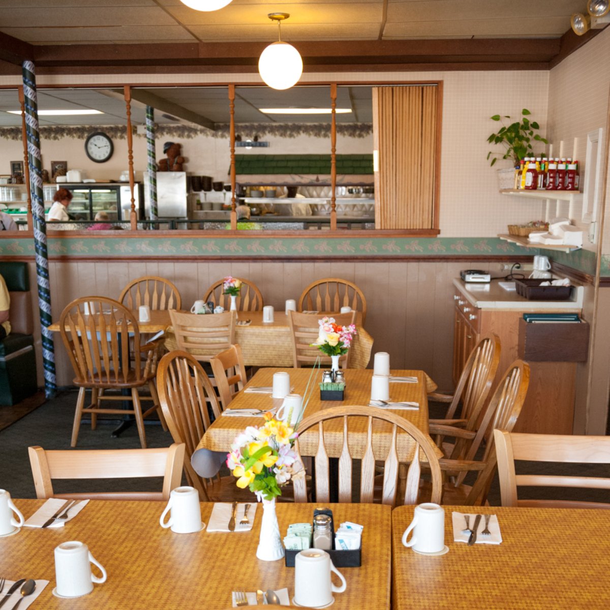 Pine Cone Cafe tweet media