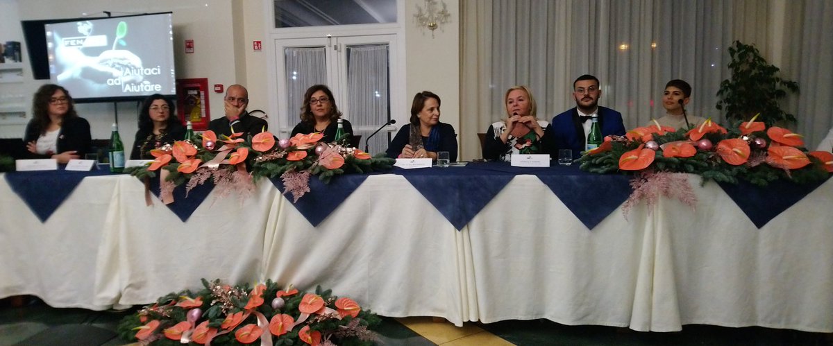 L'euro-parlamentare <a href="/luisaregimenti/">Luisa Regimenti</a> a #AiutaciAdAiutare: "oggi solo 11 regioni danno un contributo ai pazienti per l'acquisto di una parrucca oncologica". 

Un impegno per il futuro è portare quel numero a 20. 

🎗️ #DiamociUnTaglio 💇💇‍♂️ #untaglioragionevole