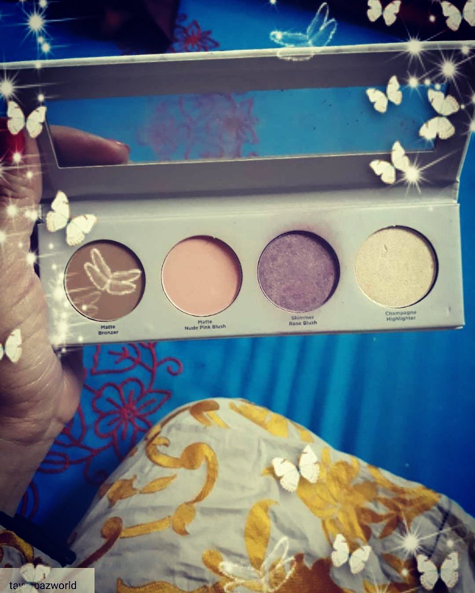 Tayyabazworld's tweet photo. Obsessed with this little&handy @ultabeauty these days. It contains two blushers, a bronzer and a highlighter. Perfect for daily usage 😍😍
#makeupshakeup #makeupartist #makeuphoarder #lovemakeup #makeupforbeginners #makeup #makeupessential🎨 #ultabeauty #blushers #highlighter https://t.co/WXj8msGM8X
