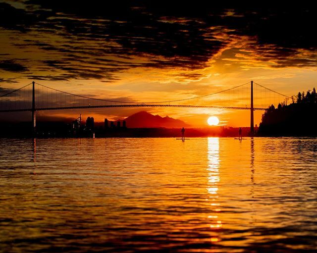 Sunrise SUPpers. #explorebc #sunrise #vancouver .
.
.
.
#sup #vancity #viawesome #beautifulbc #myportcity #lionsgate #paddleboarding #bridge #nikond850 #🌅