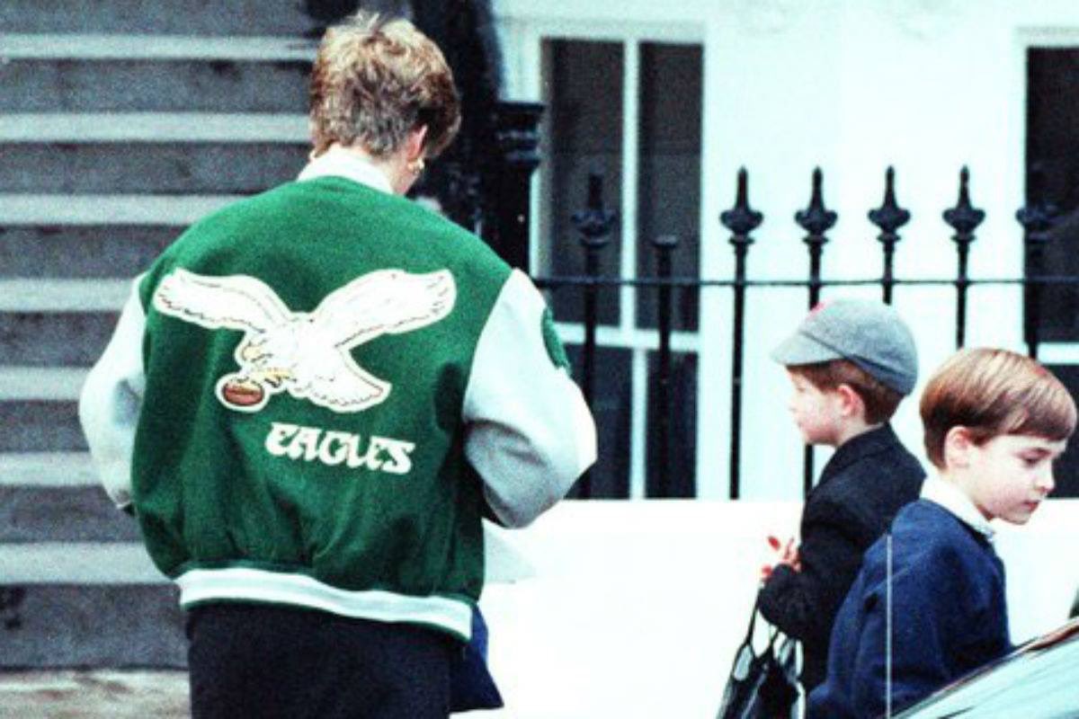 PHLEaglesNation's tweet photo. Let’s all take a moment to remember and appreciate Princess Diana with her Kelly Green #Eagles jacket. 💚🦅 https://t.co/wLfbxEc36L