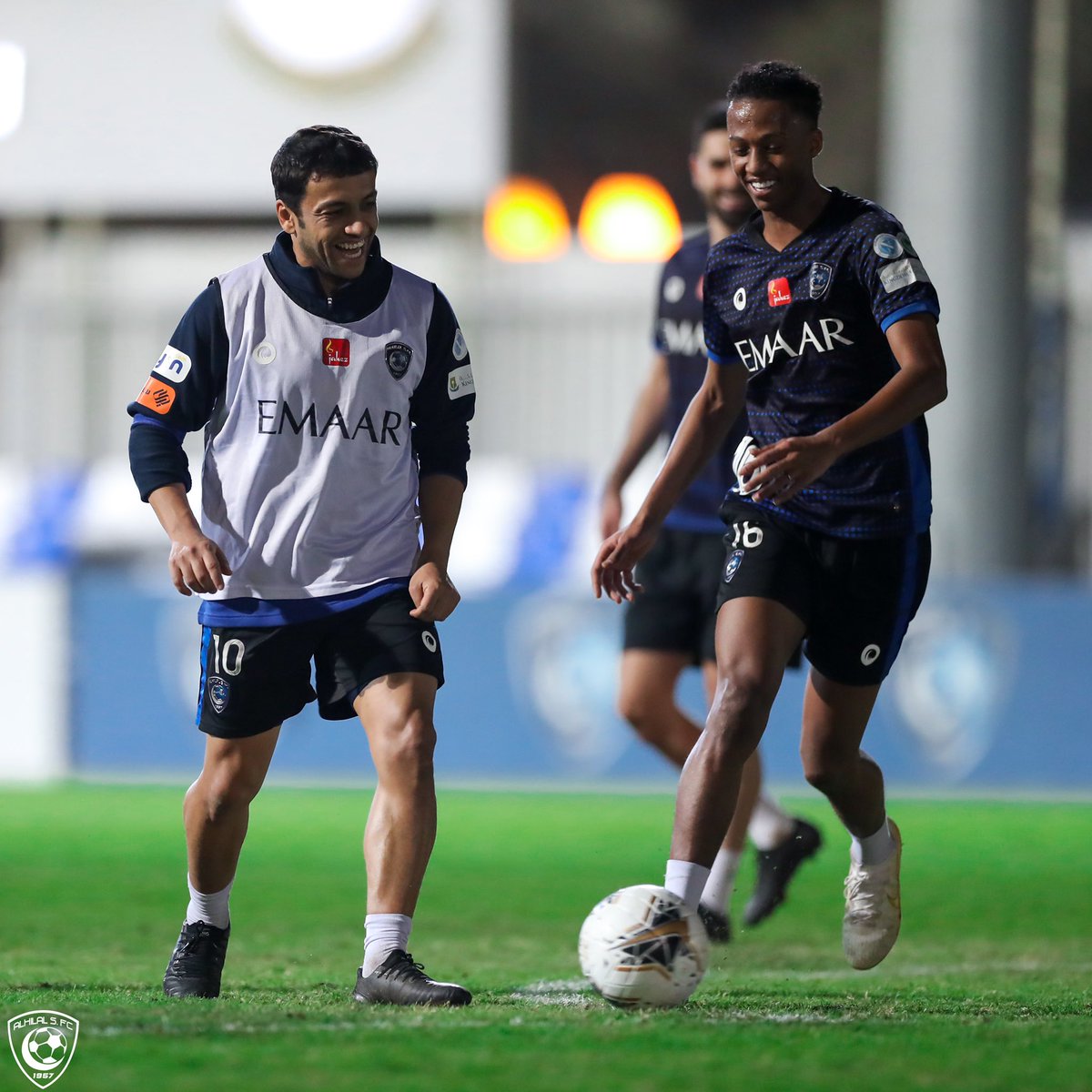 Alhilal_FC's tweet photo. 📸 مستانسسسسين..؟؟ 🧐

#الهلال https://t.co/WWqqWmR7Qt