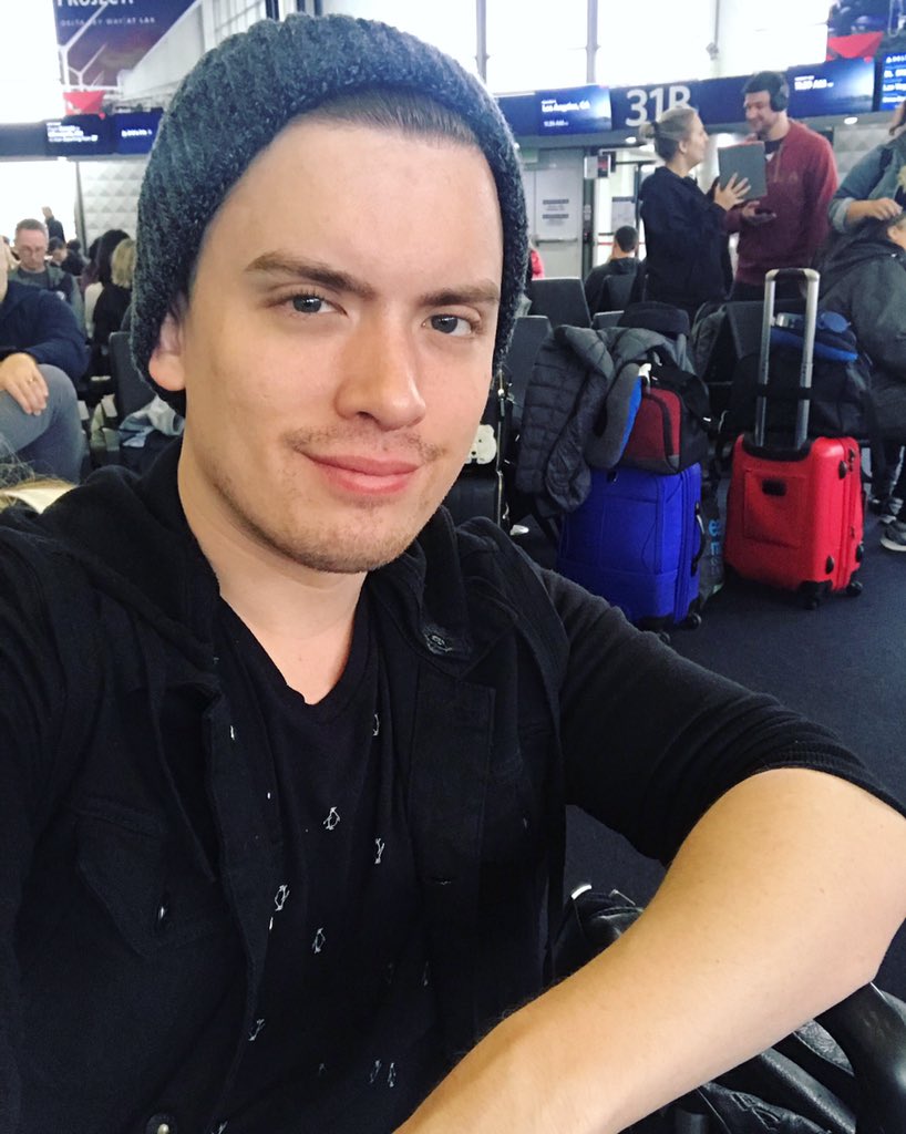 vincecaso's tweet photo. Another day, another exciting project! This one in the great white north - can’t wait for you guys to see it ❤️

#actorlife #setlife #canada #itcold #project #filming #actor #international #travel #canstillplaydbdfromahotelroom https://t.co/bnEdRJhvNP
