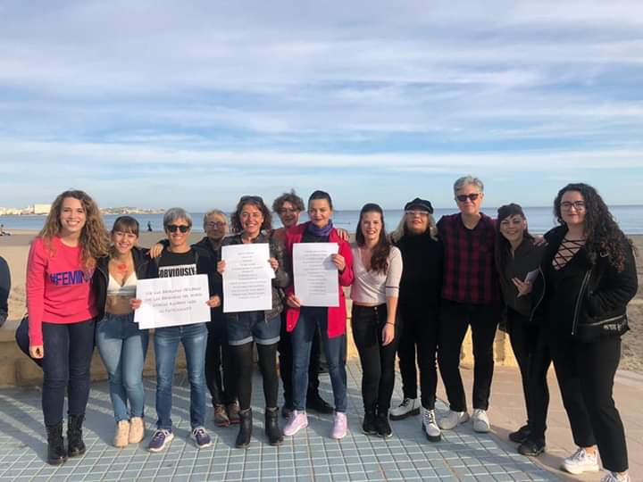 Humanymal's tweet image. Semana bonita de terapia y activismo, semana llena de sonrisas y luz, ¡mucha luz!!! 😊🐶💜También participamos en la convocatoria feminista en #apoyo a las #mujeres chilenas 💪😍 Infinitas gracias a todos y todas, por hacer posible que el planeta Humanymal no deje de brillar 💚