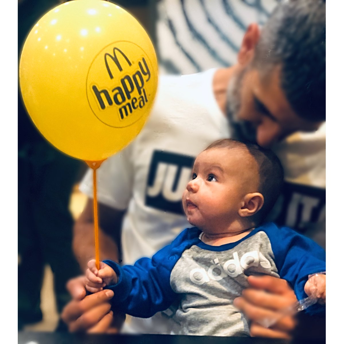 crosvarea's tweet photo. Es mi Monchito💛🎈 https://t.co/V7CXSUMuWG