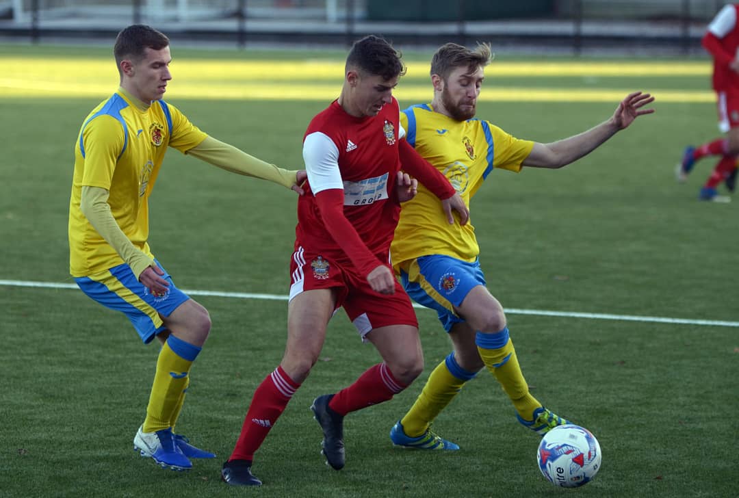It's 📸📸 time!! 💛💙

Check out <a href="/JamesLobley7/">James Lobley</a>'s full gallery from today's #AthertonLRFC game against @AFCDarwen1 ➡️ flickr.com/photos/kickoff…

#UpTheLR #NWCFL #NonLeague #FootballPhotography