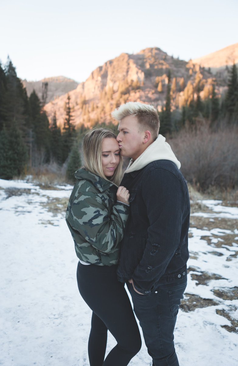 hobbit_boy22's tweet photo. First couples shoot in the books https://t.co/qbD7cTUcFE