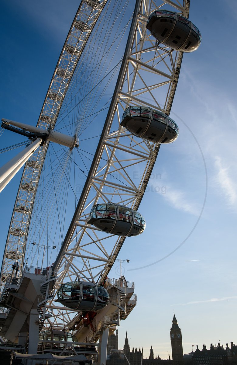 The #London Eye. #photography #londonphotographer #londontourist #visitlondon #thisislondon #lovelondon #travelphotographyguide #londonphotographyguide