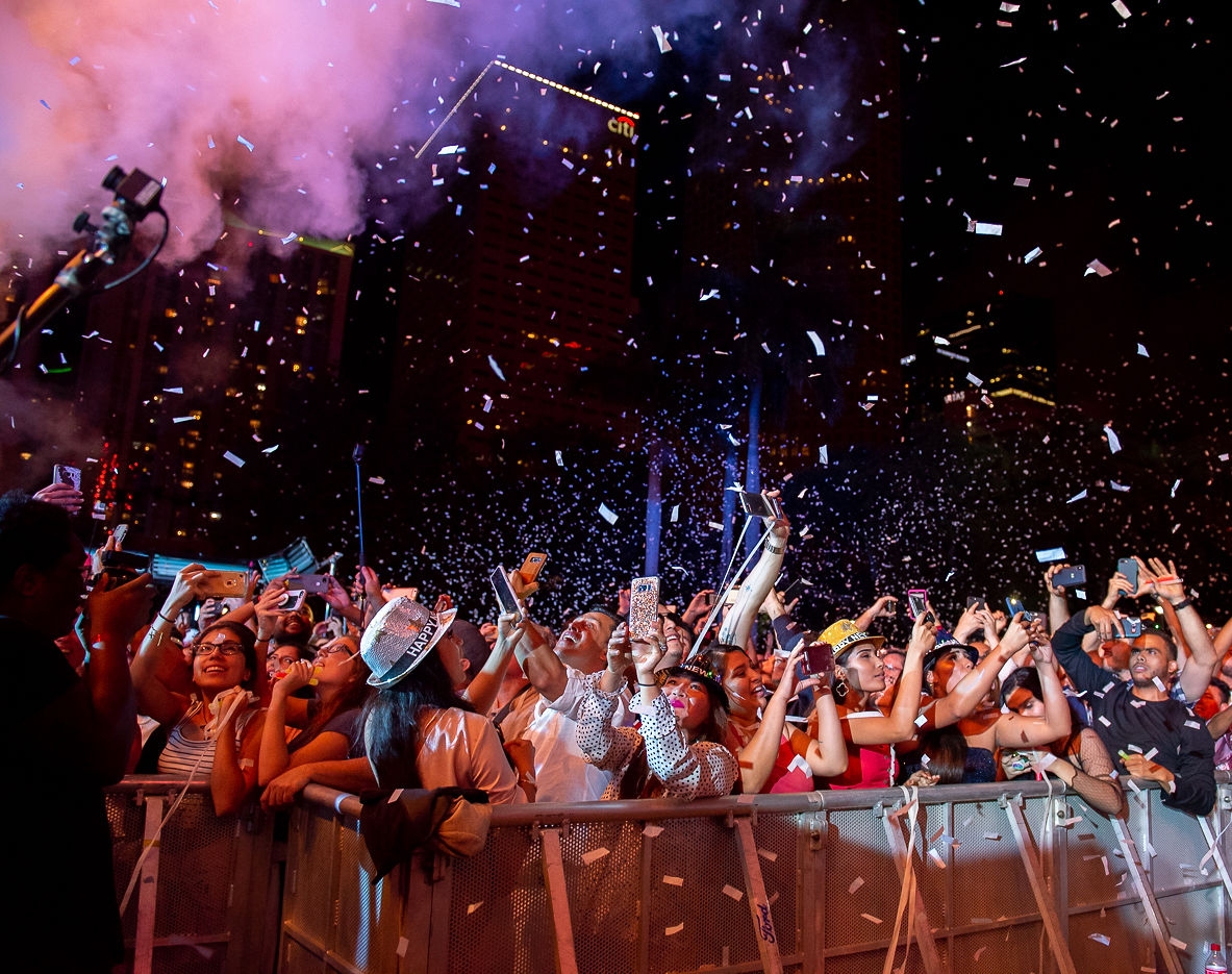 It's the biggest New Year celebration in Miami for a reason 🎉 

Unlimited gourmet food, open bar, champagne toast AND a performance by Mr. 305 himself come together for Worldwide New Year's Eve. Tickets available now at bit.ly/2OqkBgd