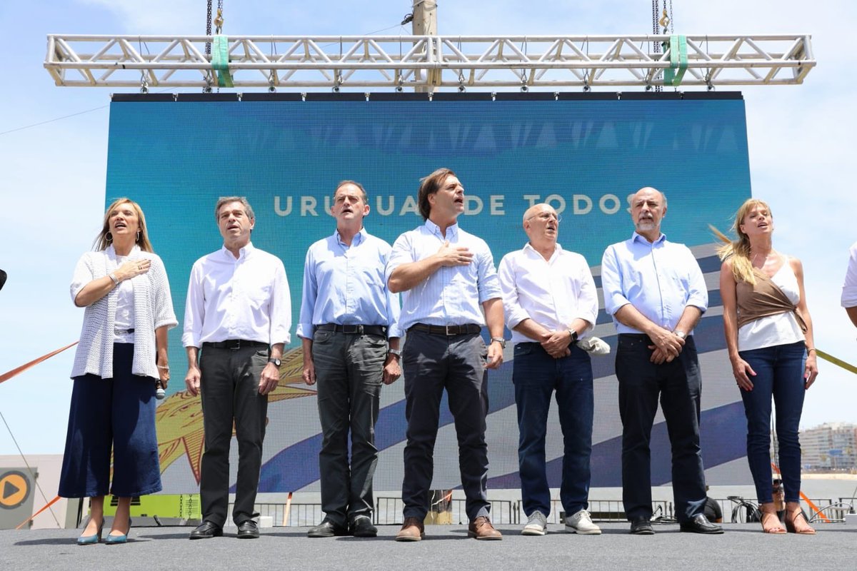 fedeesenese's tweet photo. Es un gran orgullo ver hasta donde hemos llegado con tanto trabajo. Gobernaremos por y para todos;sin dejar pasar un día en vano, sin dar ningún uruguayo por perdido. El país necesita de este equipo sólido y comprometido ¡sabremos cumplir! @LuisLacallePou @beatrizargimon #EsAhora https://t.co/uu2lhzxUIC