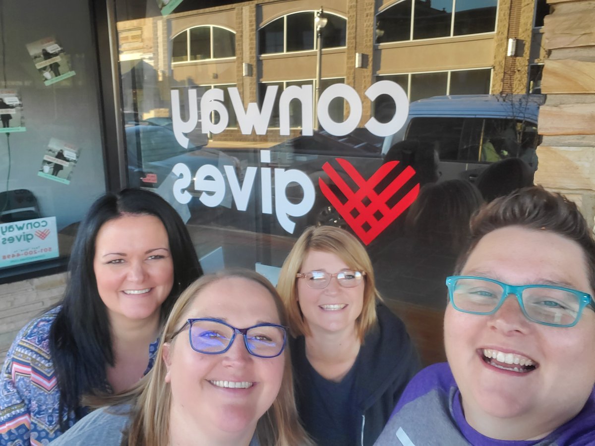 ConwayGives's tweet photo. Headed to the Illuminate event in #DowtownConway? Snap a shot at the Conway Gives headquarters and tell us how you are participating in #GivingTuesday. #ConwayGives #BetterTogether #YourPlaceIsHere #ConwayArkansas https://t.co/F6pFZQcHdq