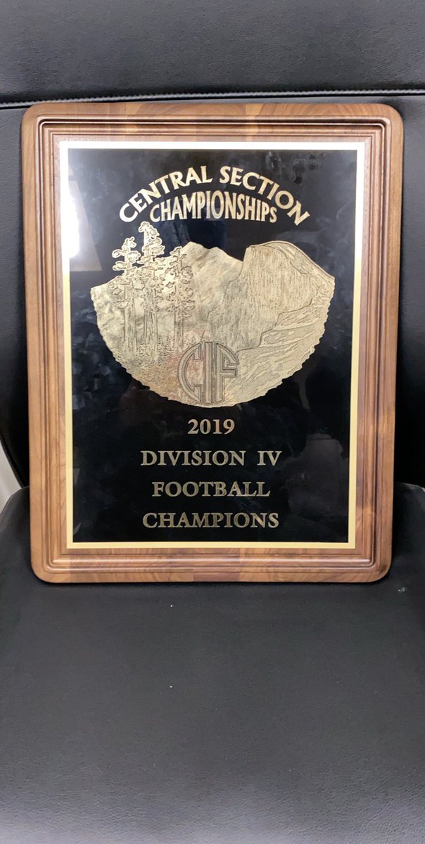 DominiqDelgado's tweet photo. Valley champsss 💍😤 #selmabears https://t.co/RWk7wRyQxI