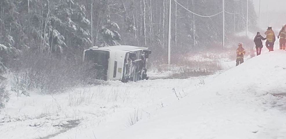 #BREAKING :  ⁦<a href="/RCMPNS/">RCMP Nova Scotia</a>⁩ confirm a bus carrying a Major Bantam hockey team from Berwick, NS slid off Hwy 105 in Queensville, Inverness County this afternoon.
They say one player suffered a broken arm.  ⁦<a href="/CTVAtlantic/">CTV News Atlantic</a>⁩