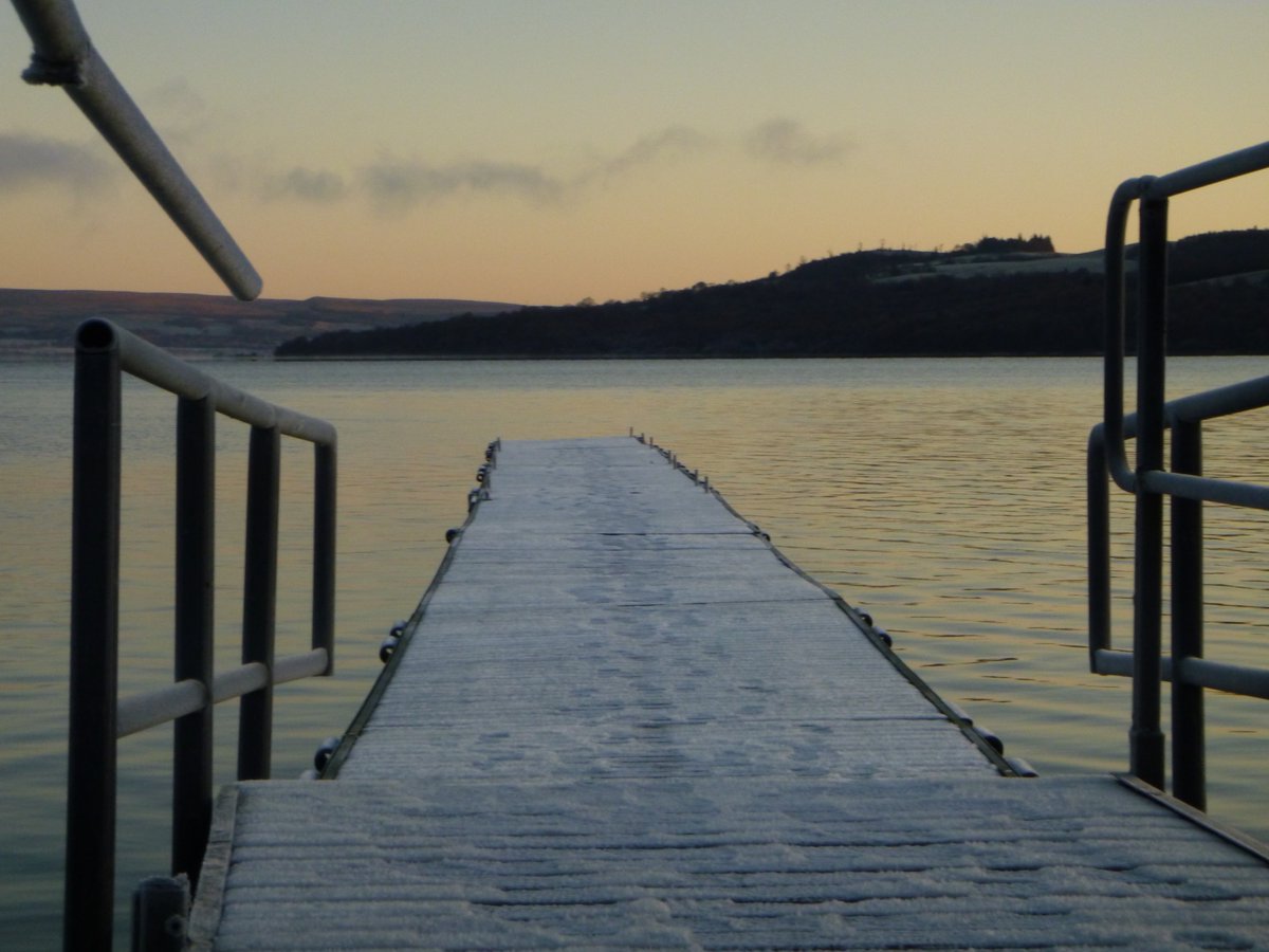 greginthewater's tweet photo. A fresh skins swim on #StAndrewsDay in #lochlomond with air plunging to -4.5c, and the water a toasty 4.9c for my first #iceswim for the season. Lasted just over 15 minutes before heading to shore to warm up. @lovelochlomond #WinterIsHere https://t.co/r4hO5xRqgy