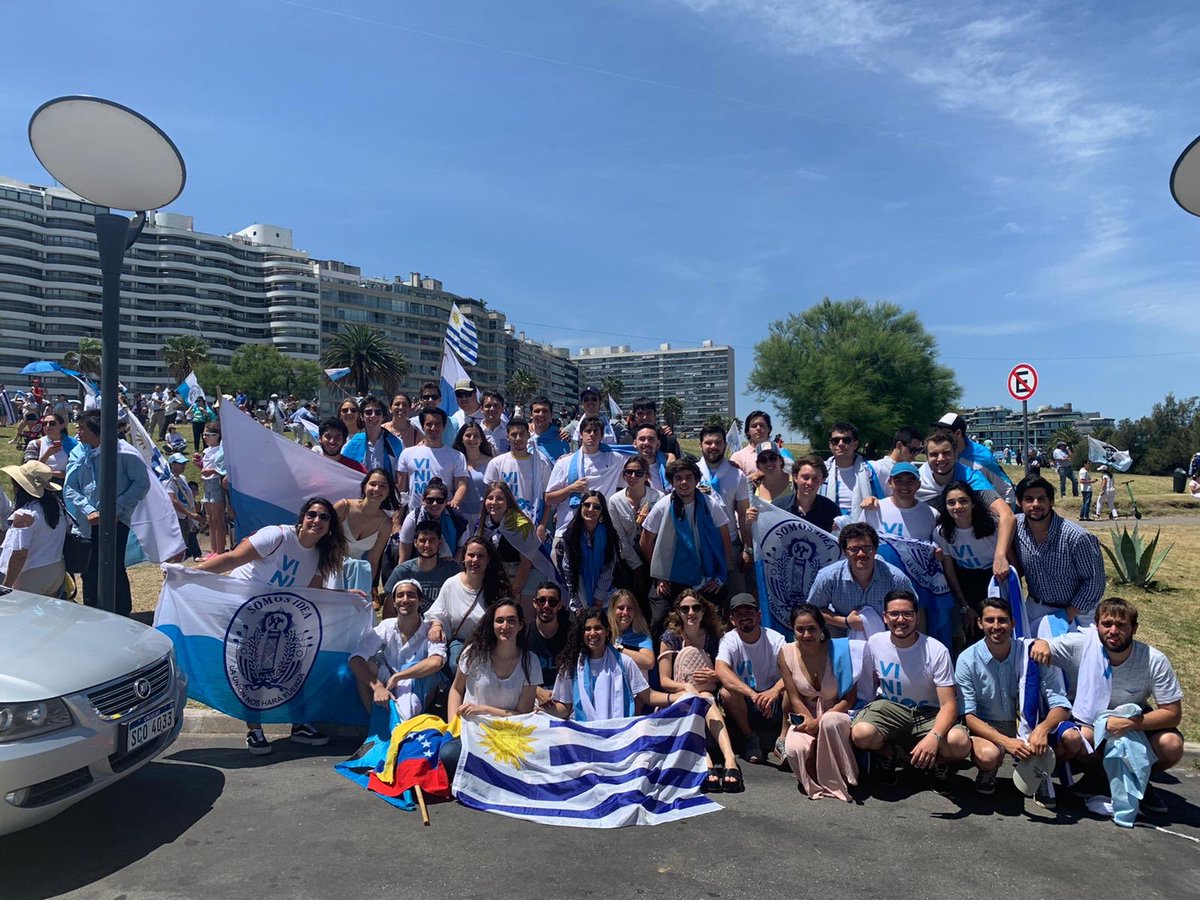 Hambrook7's tweet photo. “Ustedes son la razón de mi vida”.- Luis Lacalle Pou.(30/11/2019)

Gracias Presidente. @LuisLacallePou #ElUruguayDeTodos 🇺🇾 https://t.co/QDJumrXI9x
