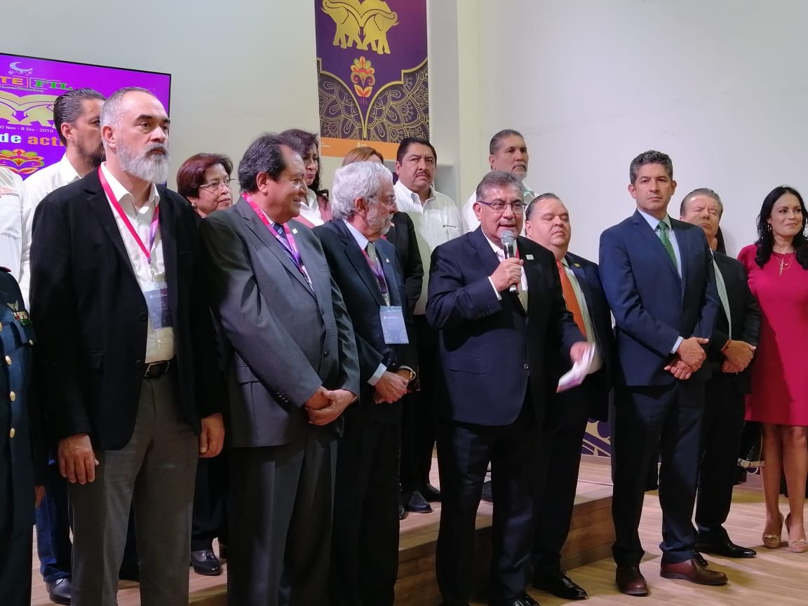 #SnteFIL 📝📚

FELICIDADES #SNTE 👏 Corta Alfonso Cepeda Salas acompañado del rector <a href="/UNAM_MX/">UNAM</a> Enrique Graue listón inaugural stand del Sindicato 👉#PreSNTE ☝ en #FILGuadalajara2019 📔

#Leerilumina💡 #SomosLectores🧐

#FelizSabado México #EURO2020 #sub15 #AMLOFest América Zócalo