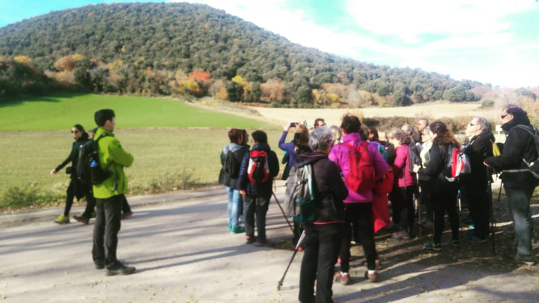 EpiaOlot's tweet image. Avui des de Reus han vingut el grup Camins i cultura per conèixer el volcà Croscat i l'espectacular Fageda d'en Jordà guiats per Fun Track.

 Moltes gràcies per confiar en el nostre projecte!

#FPOLOT
 #funtrack #fageda #volcàcroscat #FEMESCOLAFORADELESAULES