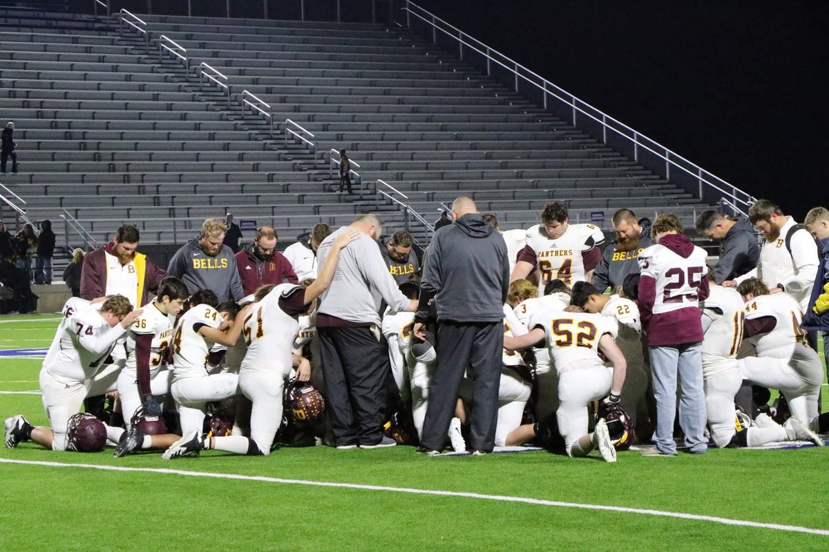 CoachDaleWest's tweet photo. This season, you panthers, and these coaches achieved something so great together! Started 1-3, and reeled off 8 straight before losing to a really good Pewitt Team!  You represented your town with such integrity, grit, and class! My family loves each and every one of you! #TOT https://t.co/hfi5idabTv