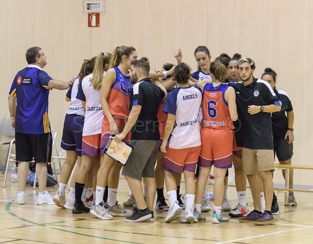 LimaHortaBasket's tweet photo. El #LigaFem2 suma una victòria important davant del @CBClaret després d’una ratxa negativa (55-48).
A seguir noies! Som-hi! 🏀👌
#famíliasalmó #resultats #ligafem2 #bàsquet https://t.co/cxJUfXTB5T