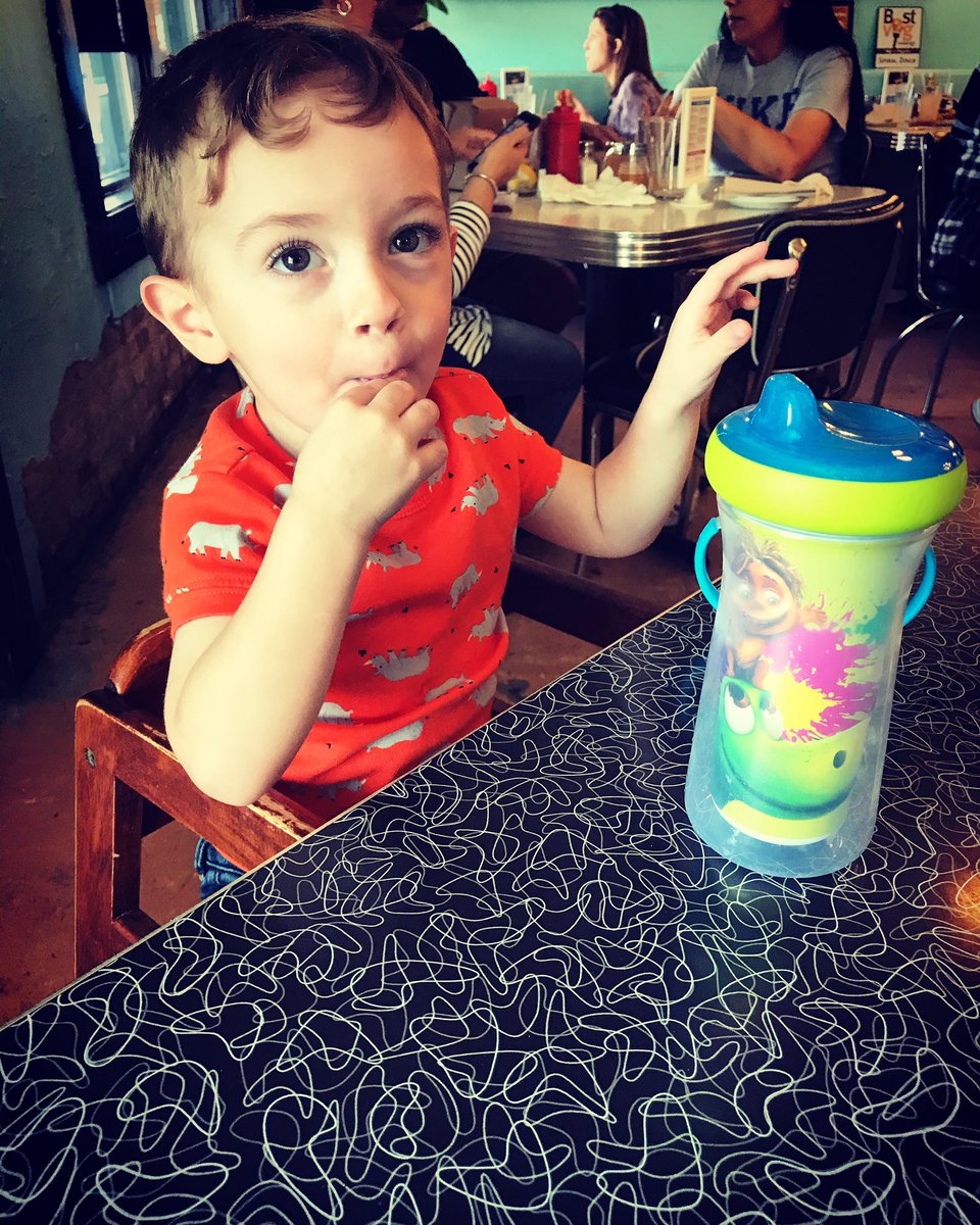 TheRyanHamilton's tweet image. Lunch with this dude. Bro down Uncle &amp;amp; Nephew style 😉😊

#uncleRyan #family #lunch #nephew #thankful #goodtimes
