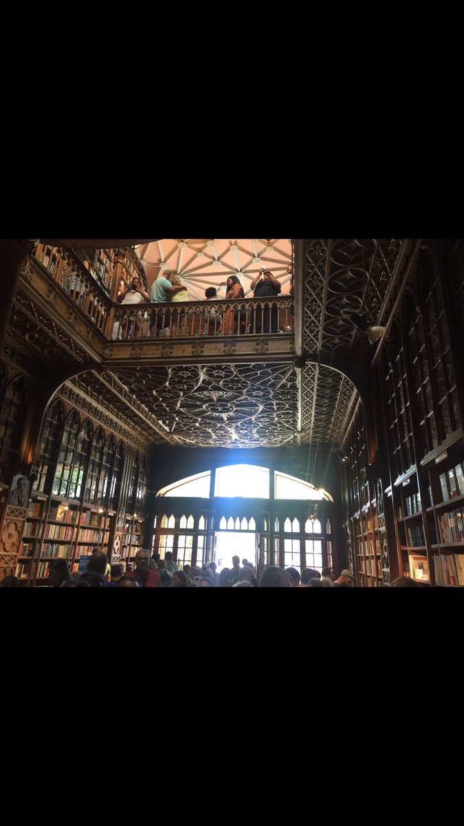 PJsGrandson's tweet image. The queue outside Livraria Lello, Porto. 
In 2019, it’s a wonderful thing to have to wait 2 hours to get into a bookshop, &amp;amp; then there’s that interior.