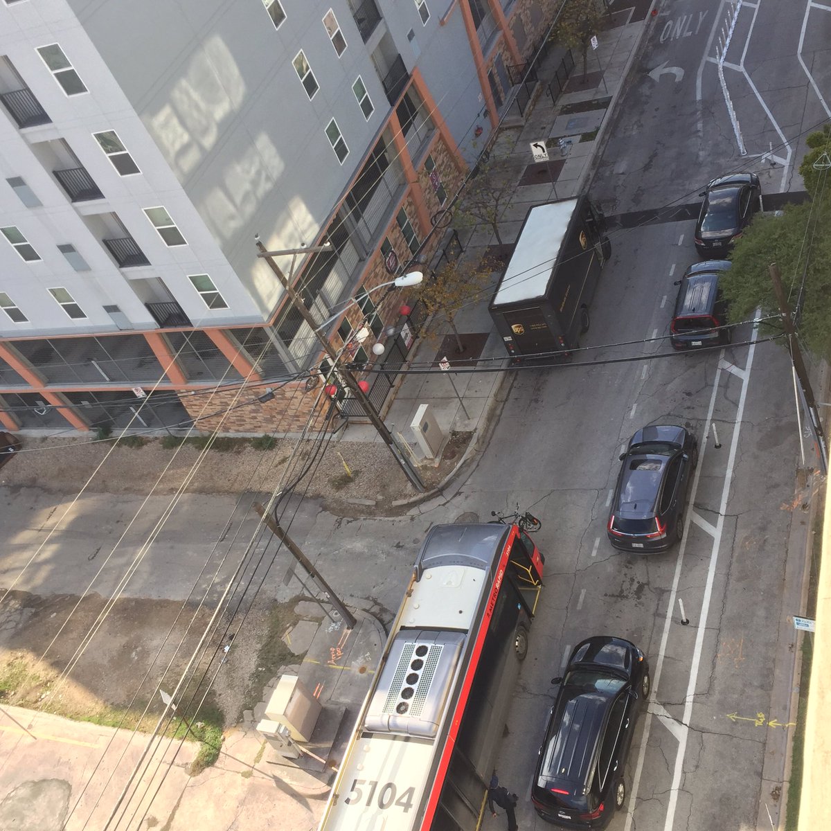 chaseinaustin's tweet image. Had to listen to @CapMetroATX buses honking for nearly 10 minutes because a @UPS driver decided to block the traffic lane while making deliveries #upsfail #fuckingidiot
