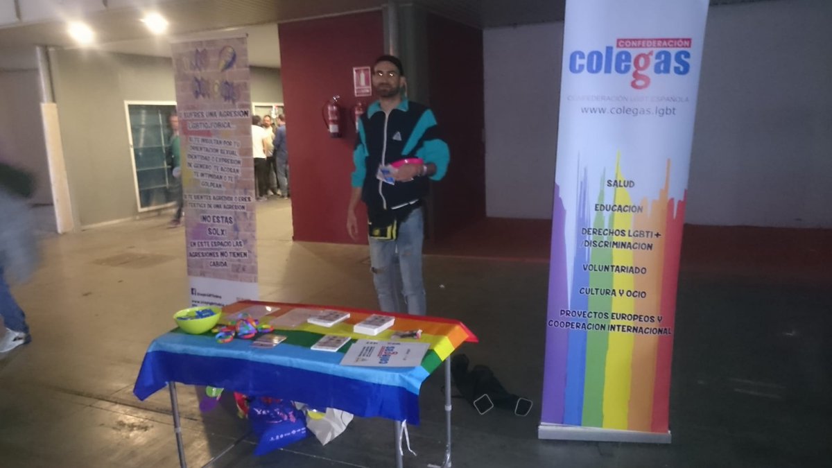 ColegasCyL's tweet photo. Ya está nuestro #PuntoArcoiris en @IntroMF 
¡ACÉRCATE A CONOCERNOS!
Lugar seguro de violencia para las personas LGTBIQ+
Tenemos juegos, materiales preventivos de #VIH y massss
#ColegasContigo https://t.co/s6O9J056uH