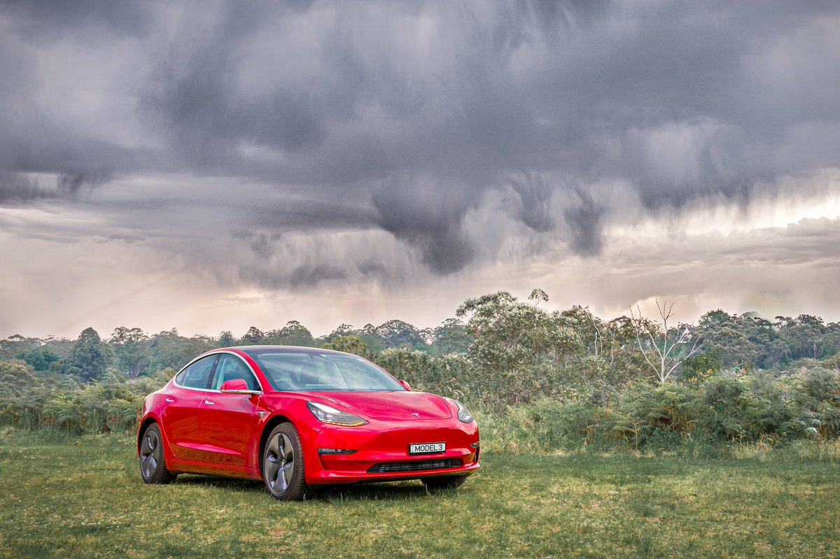 LudicrousFeed's tweet image. Model 3 amongst dramatic cloud.  
Thanks to @TeslaPhotoAus for the photo shoot. #Model3AU