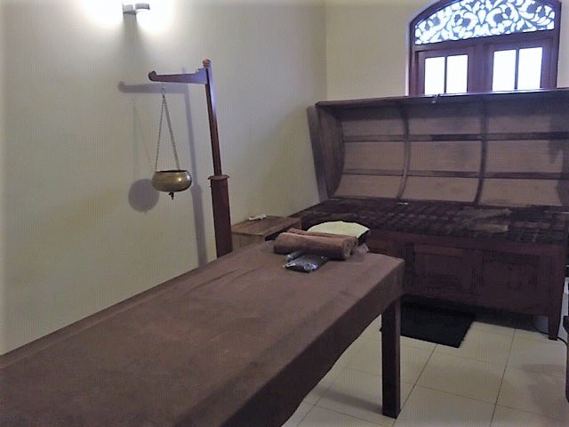 Miraj's Owner on her current travels in Kerala, India : "This was my first authentic Ayurvedic experience, starting with a 15 minute oil scalp massage followed by a 90 minute full body massage... and finally the herbal steam treatment at the end, which I found most surprising!”