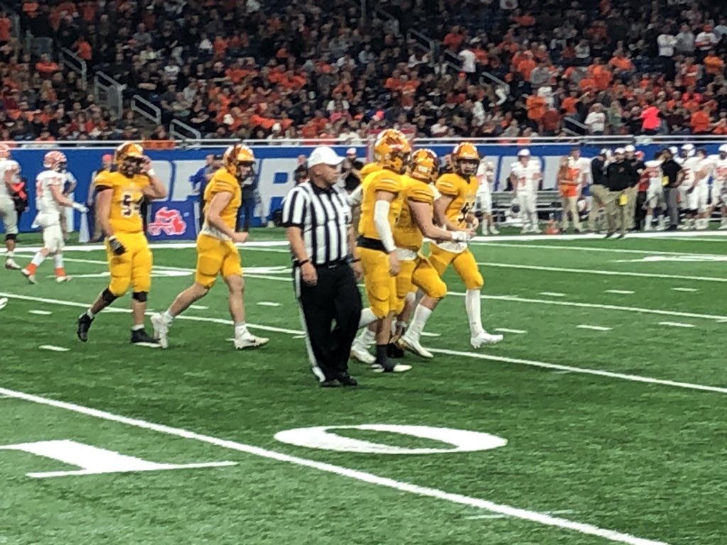 BrendanSavage's tweet photo. @caleb_smith17 1 yard run gives @DavCardFootball 35-19 lead with 3:27 left #MLiveSF https://t.co/qEJcOFx2Dp