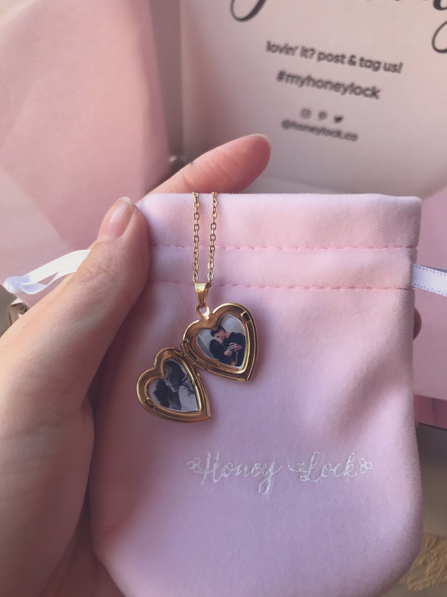 sylvia_m76's tweet photo. Mark got me a honeylock locket with our photos inside... I’m so in 💘💖💓 https://t.co/OGOy0xn4hq