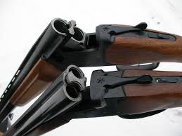 Гладкоствол - с 18 лет охотникам, в том числе и негражданам. Хранение в сейфе, отдельная закрываемая ячейка для боеприпасов.
Подробнее: 
securityguard.lv/2019/11/blog-p…