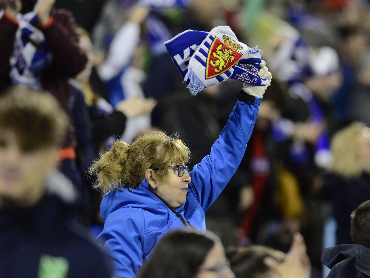 RealZaragoza's tweet photo. 46´ | 1-2 | Arranca la segunda mitad.

¡VAMOS AFICIÓN! ⚪️🔵

#RealZaragozaGirona #VamosRZ https://t.co/hNZlF1Wj3x