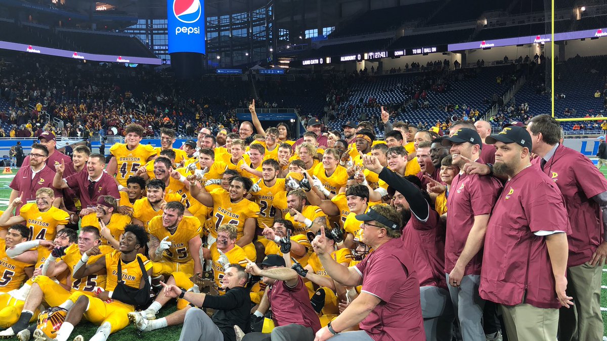 BrendanSavage's tweet photo. Final: @DavCardFootball 35, @godogs_football 25 #MLiveSF https://t.co/MHdPKDSkPj