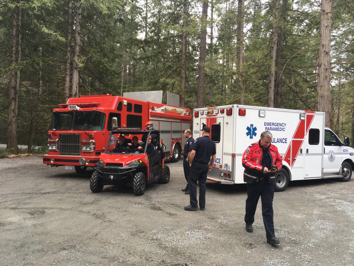 danwood1562's tweet image. ⁦@SaanichFire⁩ crews have responded to Hartland bike park with ⁦@BC_EHS⁩ for a rider with traumatic injuries.

Crews are with the patient now in difficult terrain.

These types of multi agency calls need Command structure 
Great work #Engine2
⁦@saanich⁩