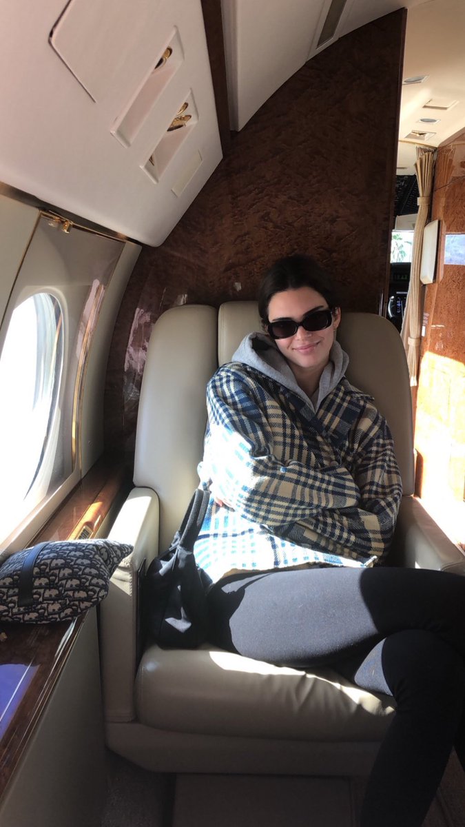 Hendall On Twitter Harry Wore That Jacket For The Snl In New York Kendall Was Also In New York At The Same Time As Harry Now Kendall Is Wearing The Same Jacket