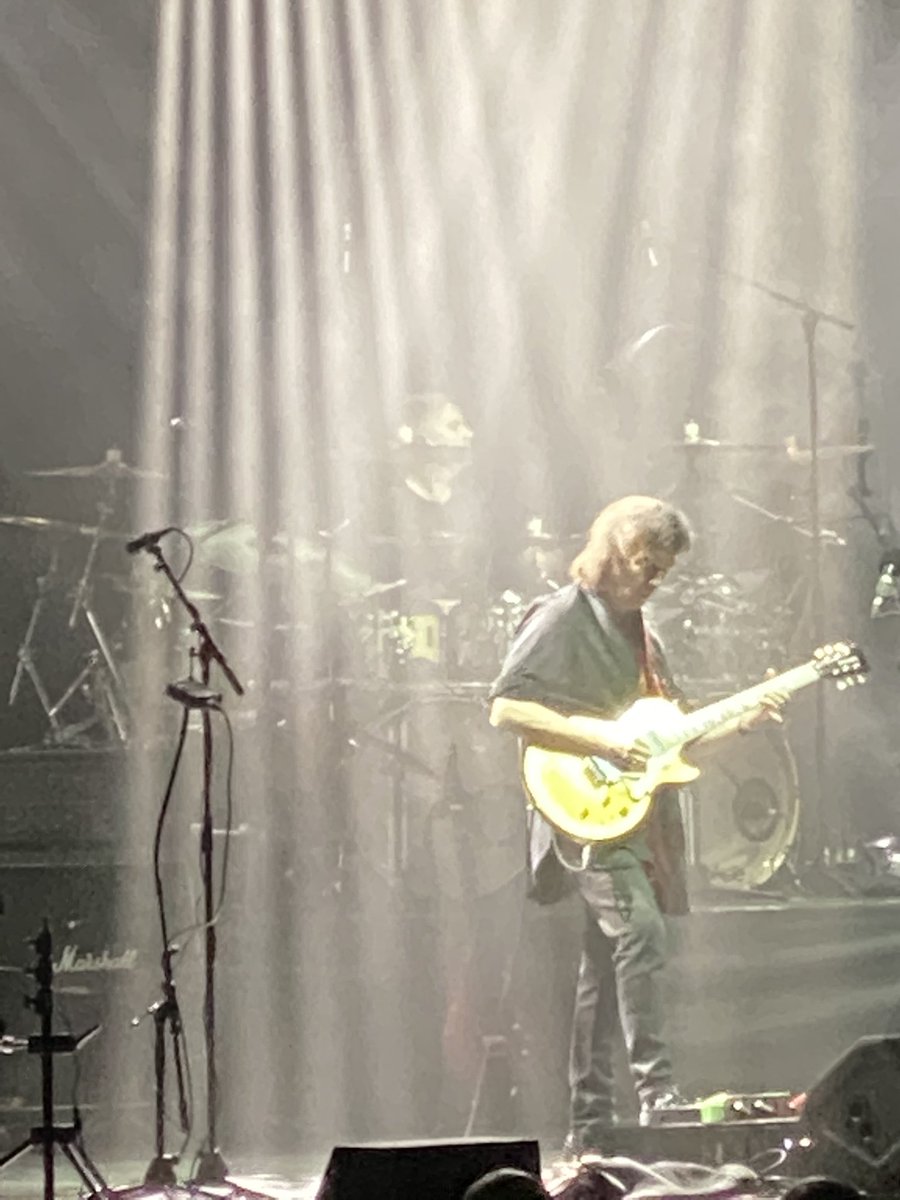 aojwFL_BFC's tweet photo. Last night to @EventimApollo with @WoottonKaren to be enthralled amazed & moved by @HackettOfficial & simply wonderful #GenesisRevisited gig , with #SpectralMornings ( that I saw on original 1978 tour! ) & full awesome performance of @genesisarchive #SellingEnglandByThePound https://t.co/1xD4Lc3WDJ