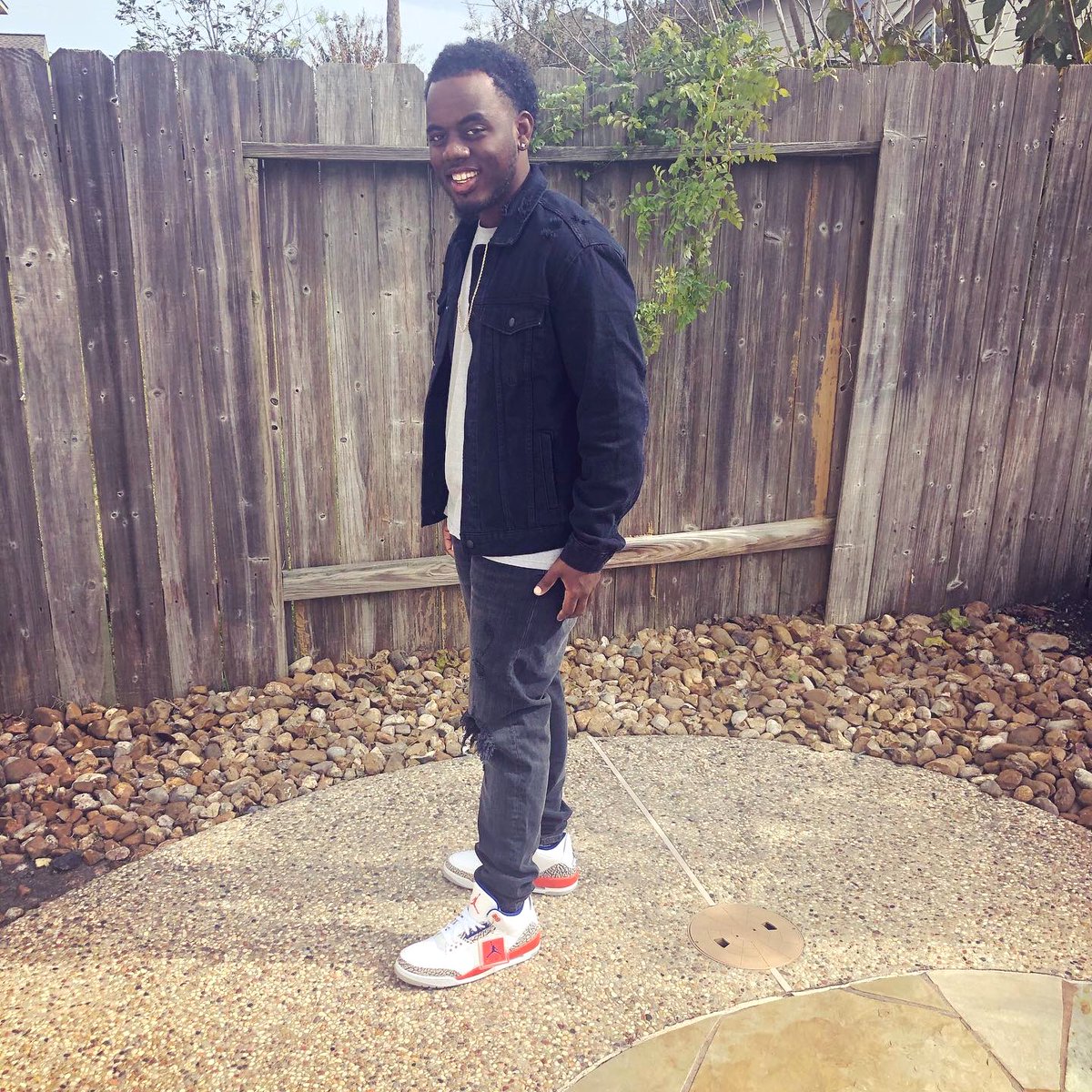 _devonte3's tweet image. Life is rough but I’m getting through it👊🏽