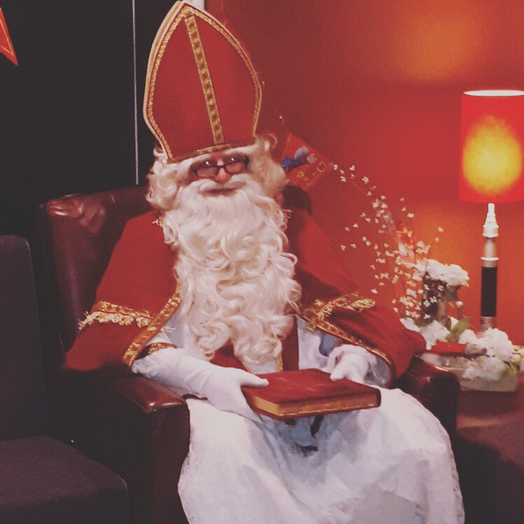 Vandaag sinterklaas op bezoek gehad, de brandweerkids vonden het geweldig....Sinterklaas zei nog wel even rookmelders redden levens !!!!!
