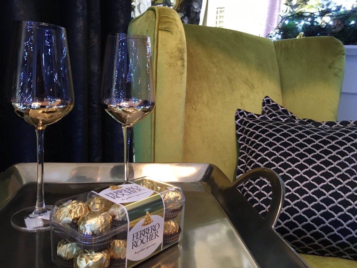 BailickMidleton's tweet photo. Our #Christmas2019 window, is sparkling... there is still time to order your blinds for Christmas.. @clarkeandclarke @Argos_Online @HomesenseUK @FerreroRocherMX @TheRangeUK #curtains #blinds #cork #shoplocal #midletonchamber @MidletonChamber #midletonlights #bailickblinds https://t.co/Y3yC0XYELX