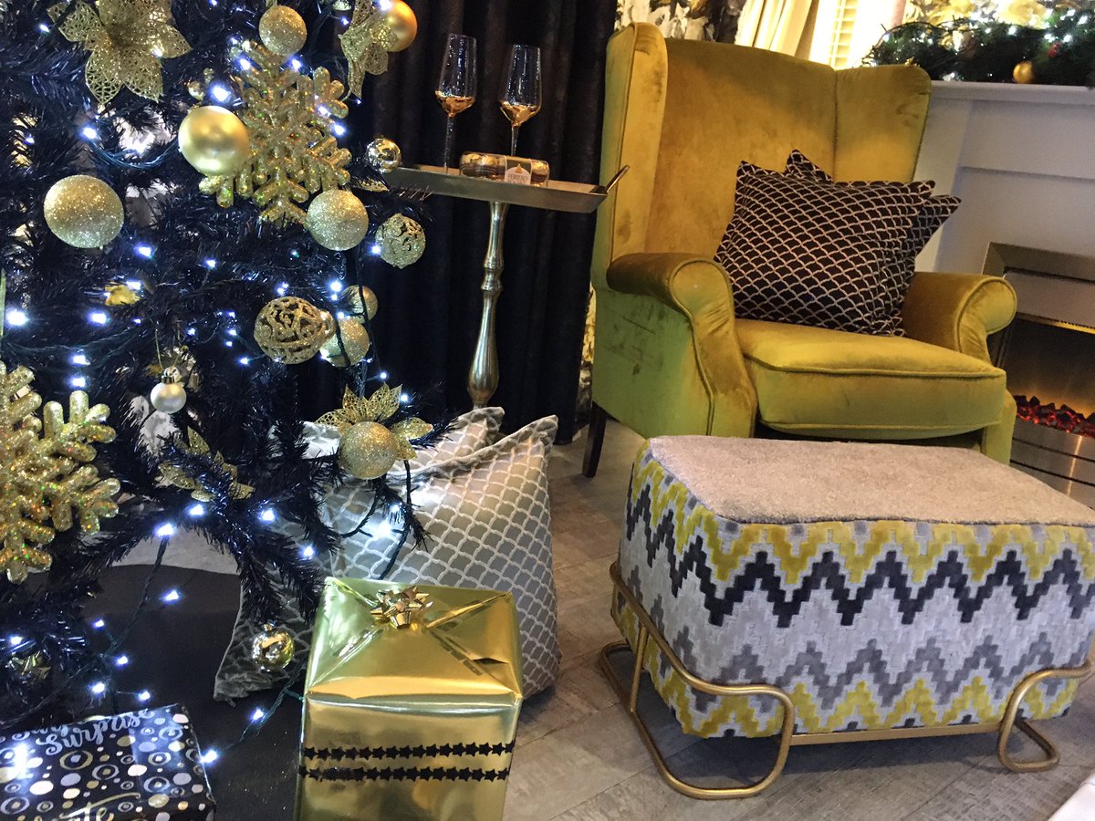 BailickMidleton's tweet photo. Our #Christmas2019 window, is sparkling... there is still time to order your blinds for Christmas.. @clarkeandclarke @Argos_Online @HomesenseUK @FerreroRocherMX @TheRangeUK #curtains #blinds #cork #shoplocal #midletonchamber @MidletonChamber #midletonlights #bailickblinds https://t.co/Y3yC0XYELX