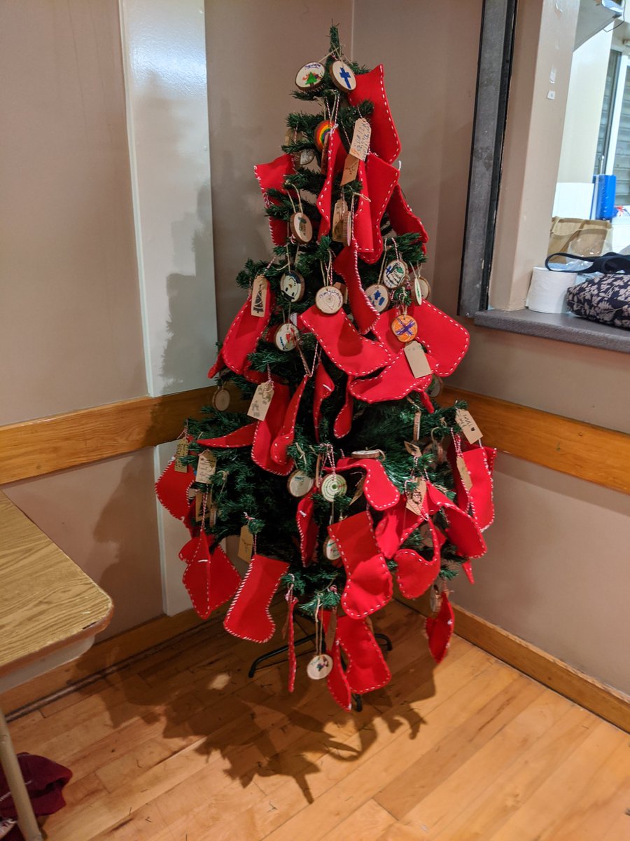 StaynorHScouts's tweet photo. So now the tree is decorated and we're off to bed down for the night! https://t.co/JXtDj6vygR