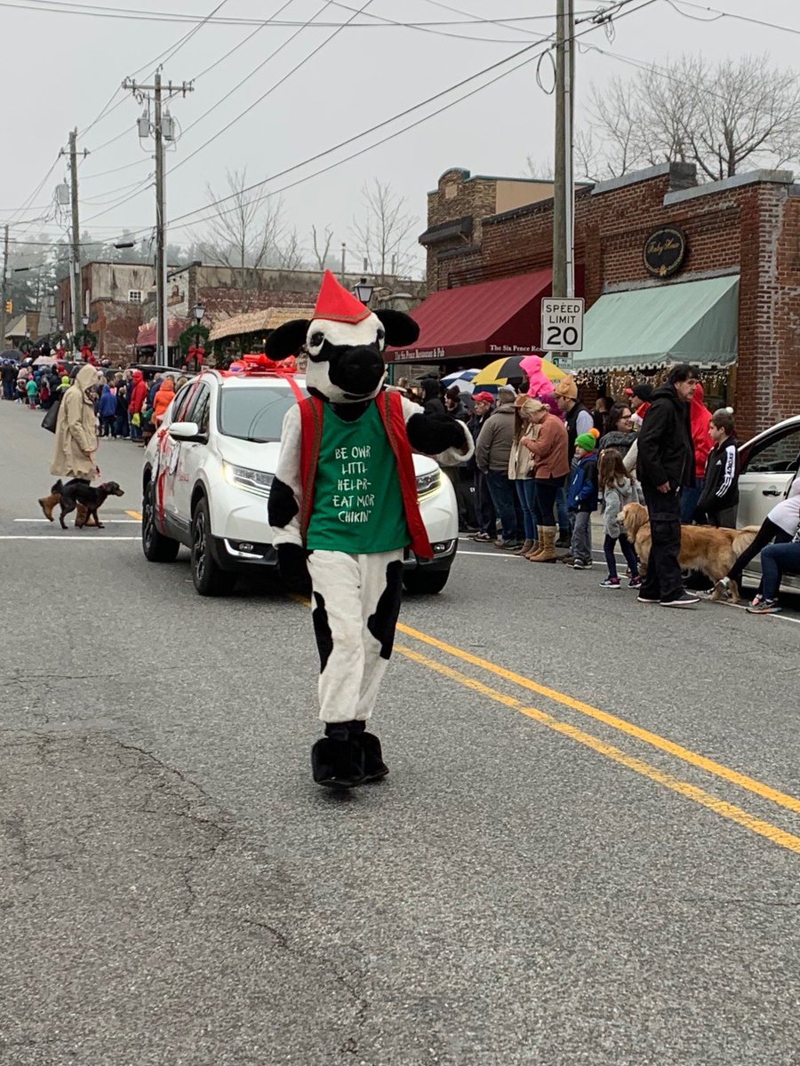 JStephenMartin's tweet photo. Enjoyed the Blowing Rock parade.  Great to see the @WataugaBands and @mspattersonwhs as well as a special Chick-fil-A cow. https://t.co/7ybDXBKN0T