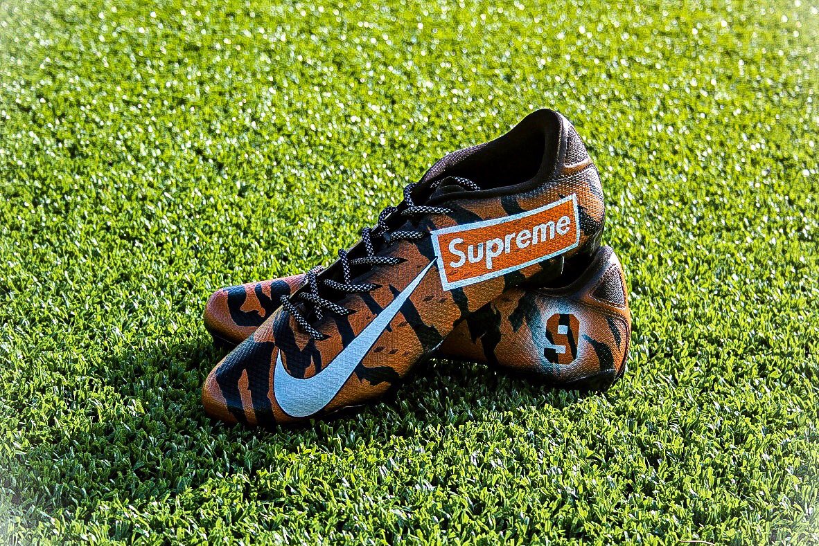 js_custom_kicks tweet picture