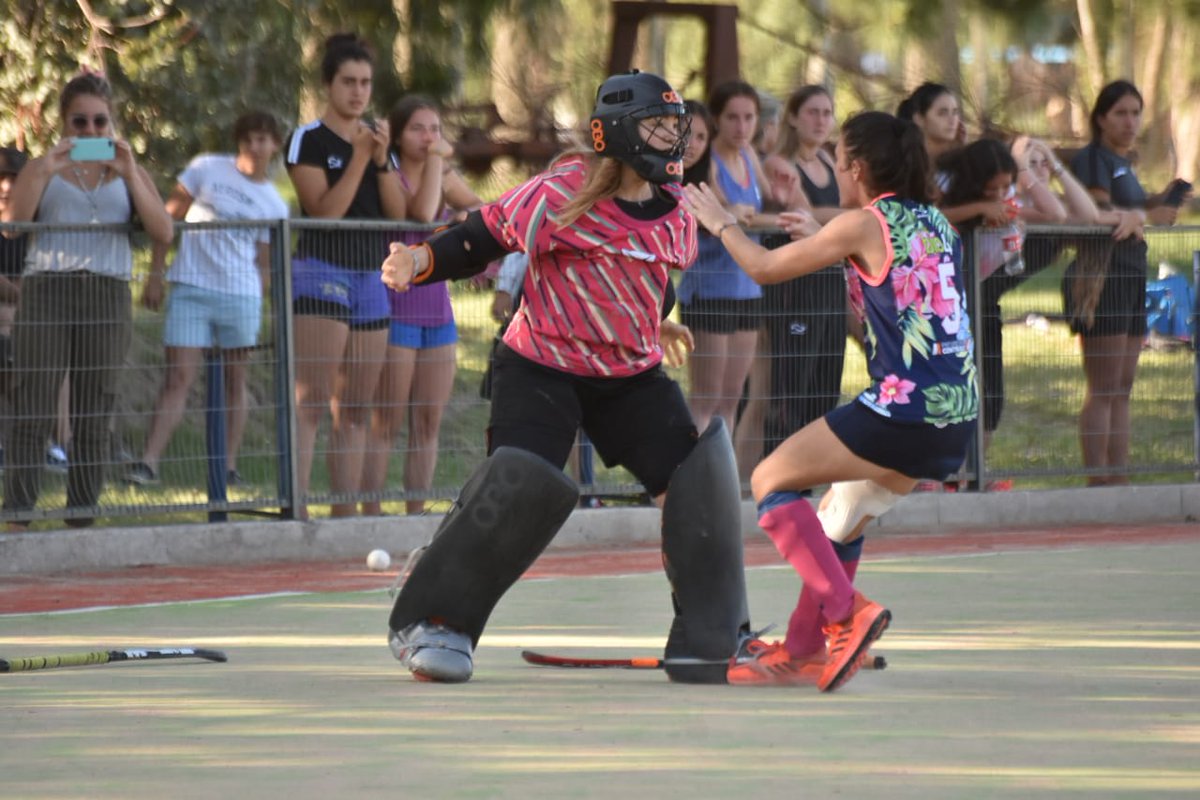AlToqueDeportes's tweet photo. 🏑 #Hockey #UruCure es del Damas A. La lechuza empató 2 a 2 con #TalaRC y logró el ascenso a la máxima categoría del hockey cordobés.

Fotos: @andreescarr https://t.co/w6ZxIElKE4
