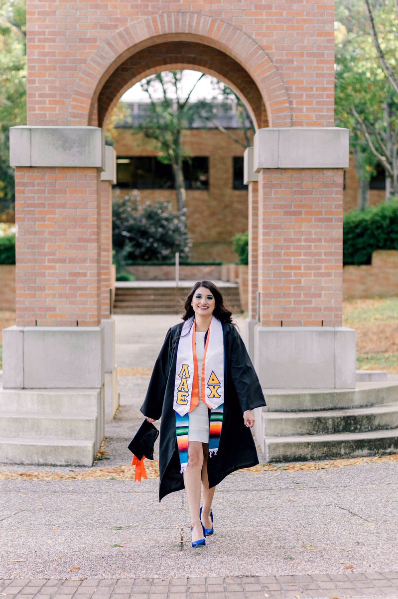 Cynthia_Elisaaa's tweet photo. First Generation 
Mexican-American 🇲🇽🇺🇸
Daughter of an immigrant single mother

Sam Houston State University
December 14, 2019 | 9:30AM

Bachelor of Business Administration double major in Finance and Banking &amp; Financial Institutions with a minor in Criminal Justice 
 
#Gradszn https://t.co/dU17NPnZOz