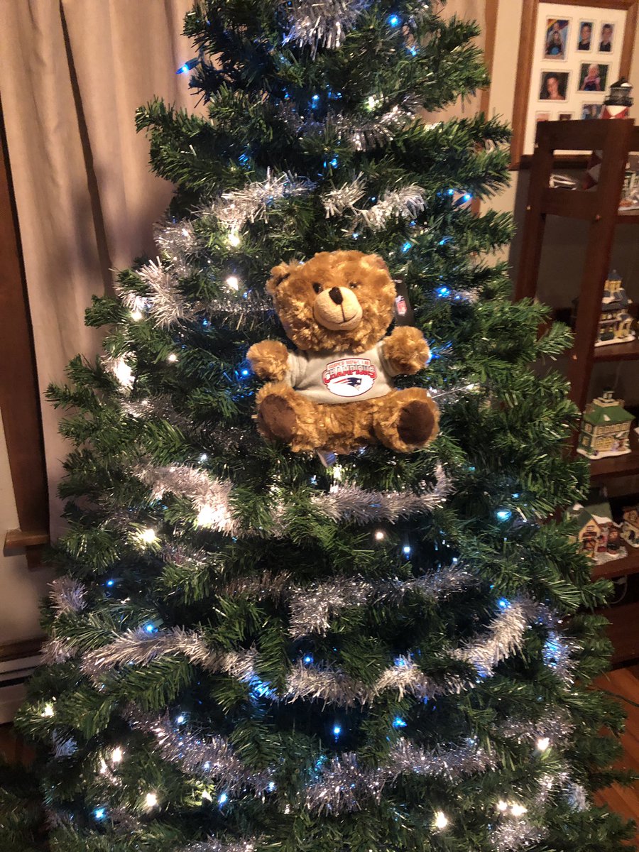 JenM610's tweet photo. I’ve decided to name him #Kyle bc I literally can’t get over the #DanOBrien car commercials! His full name is #KyleHightower for both @KVN_03 & @zeus30hightower bc their acting & 🏈 playing make me smile & they both are so freaken cool & always #KeepinItAwesome!! 😂😆🙏🏻@Patriots https://t.co/09jLNlP4rm