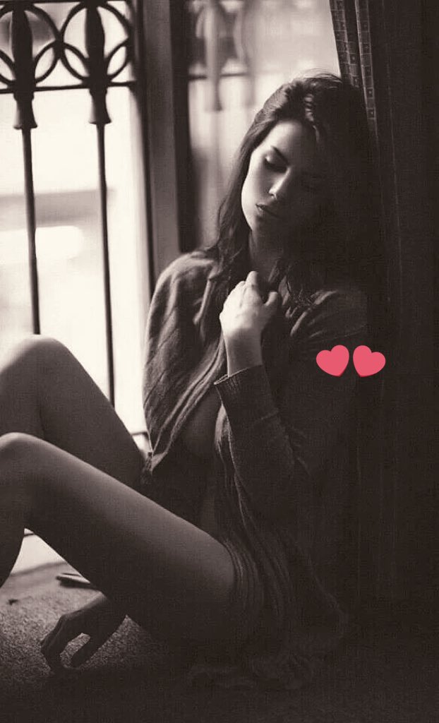 Quisiera fueses tú 
Quién abrigase 
Mi alma de luz y esperanza.

Mi corazón de amor.
Mis labios de besos 
Apasionados.

Mi piel de caricias 
Plasmadas de 
Pasión y ternura..

Quisiera fueses 
Tú mi realidad 
No sólo un un 
Sueño inalcanzable.

💜Clarissa💜